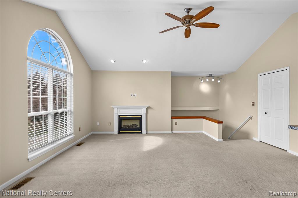7201 Farmingdale Lane Property Photo 8
