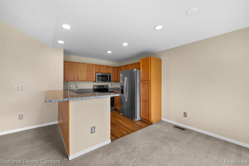 7201 Farmingdale Lane Property Photo 11