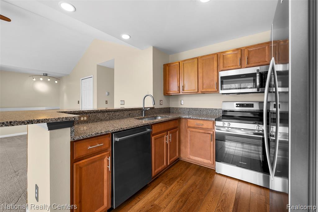 7201 Farmingdale Lane Property Photo 14