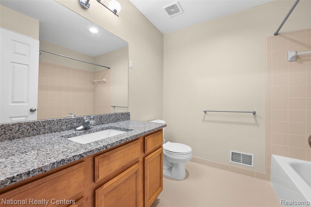7201 Farmingdale Lane Property Photo 18