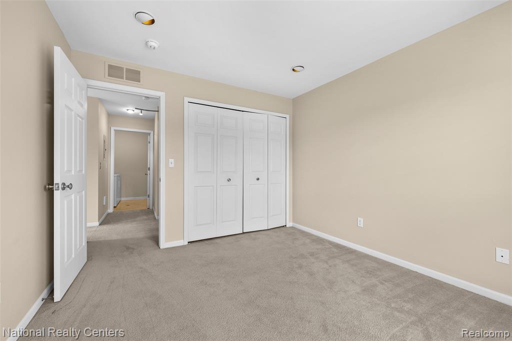 7201 Farmingdale Lane Property Photo 25