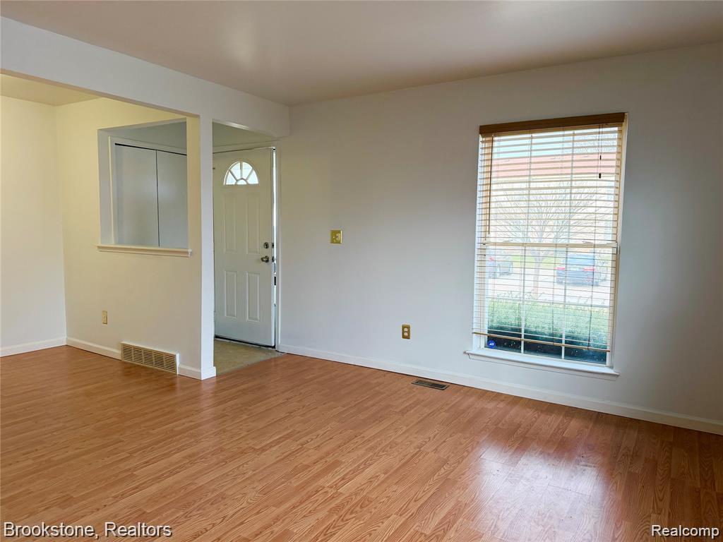 35214 Taffy Drive Property Photo 4