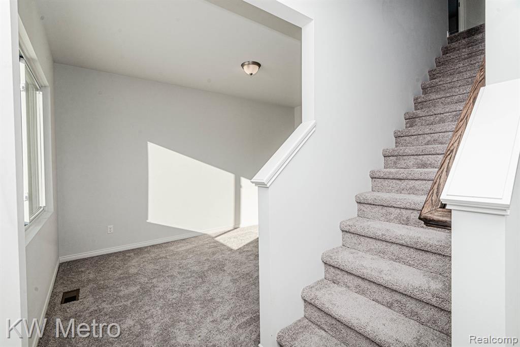 34625 John Bartley Circle Property Photo 4