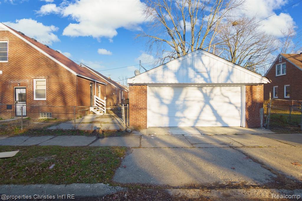 17902 Chester Street Property Photo 4