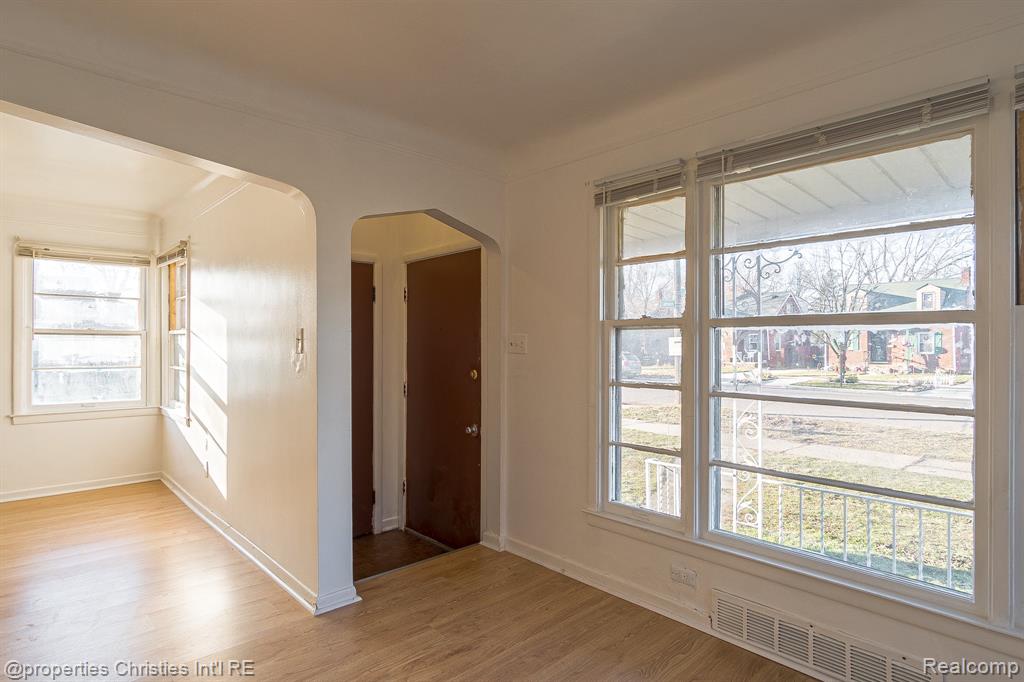 17902 Chester Street Property Photo 5