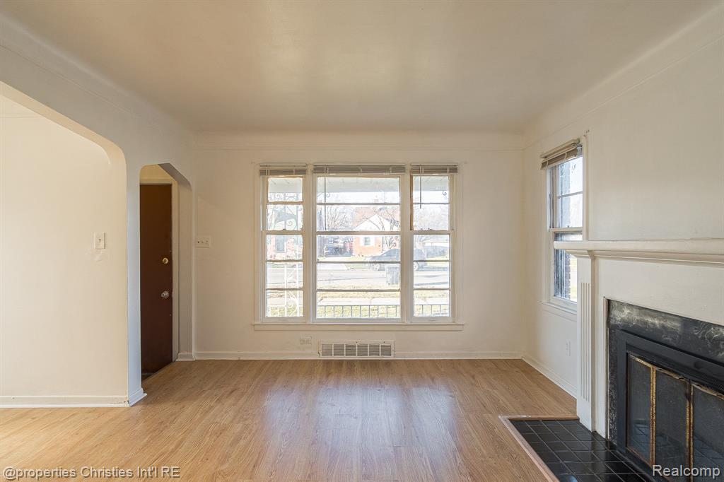 17902 Chester Street Property Photo 7