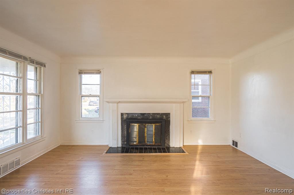 17902 Chester Street Property Photo 9