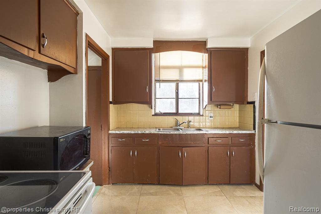 17902 Chester Street Property Photo 15