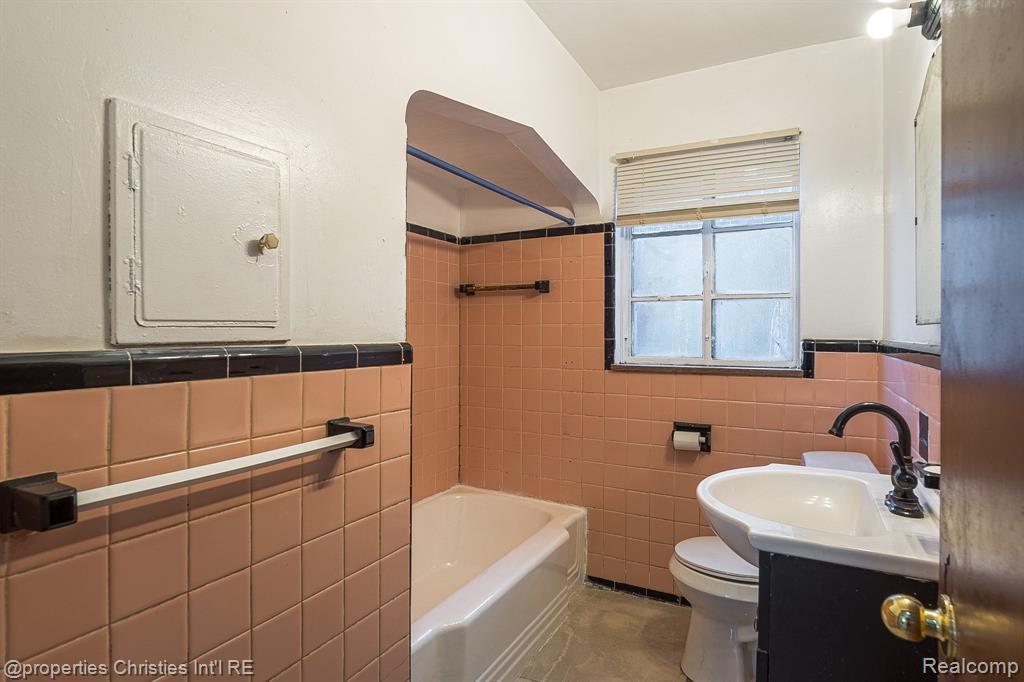 17902 Chester Street Property Photo 19