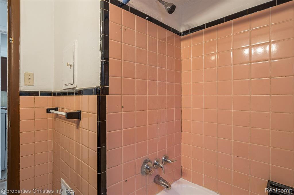 17902 Chester Street Property Photo 20