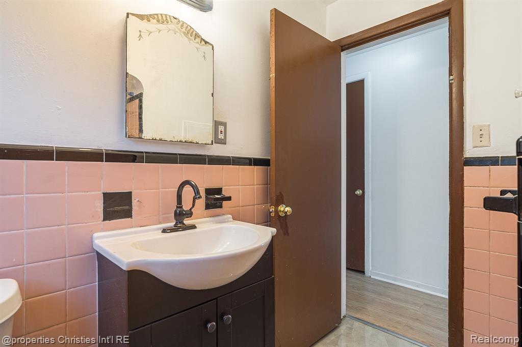 17902 Chester Street Property Photo 21
