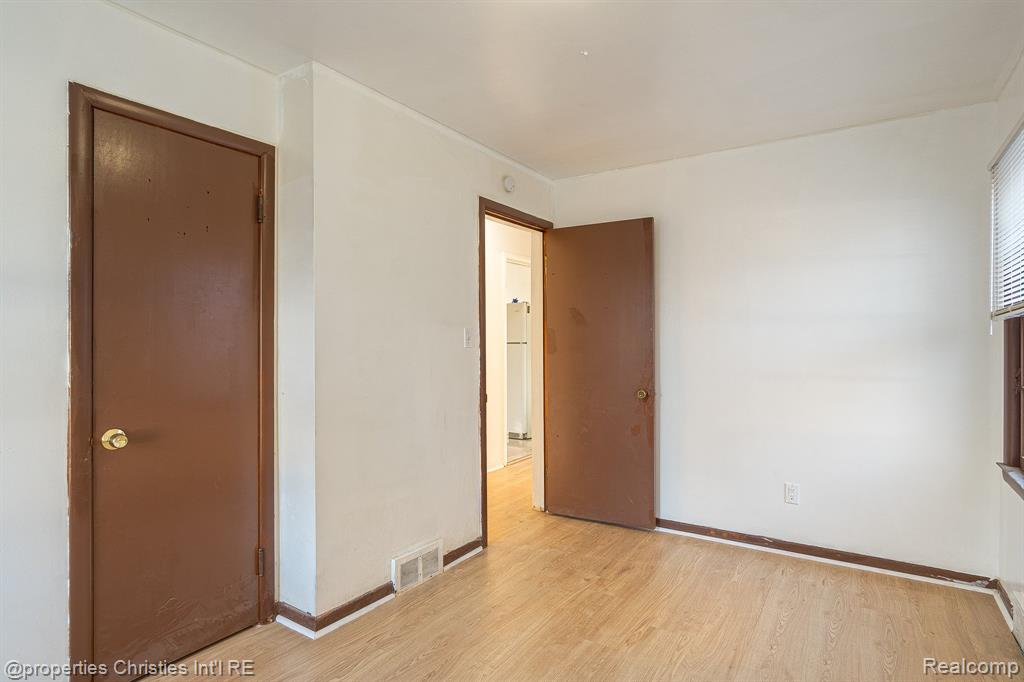 17902 Chester Street Property Photo 22