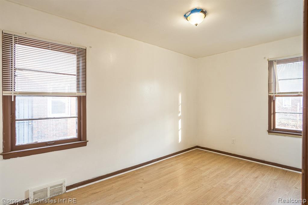 17902 Chester Street Property Photo 23