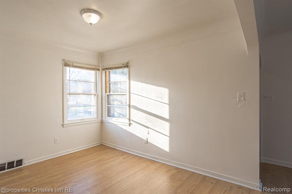17902 Chester Street Property Photo 24