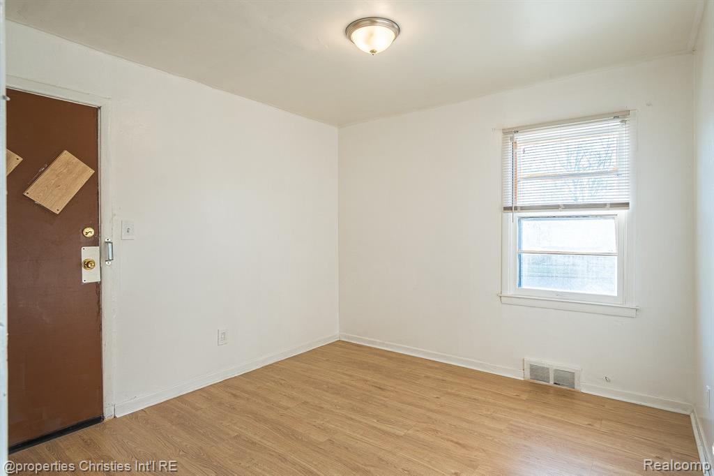 17902 Chester Street Property Photo 25