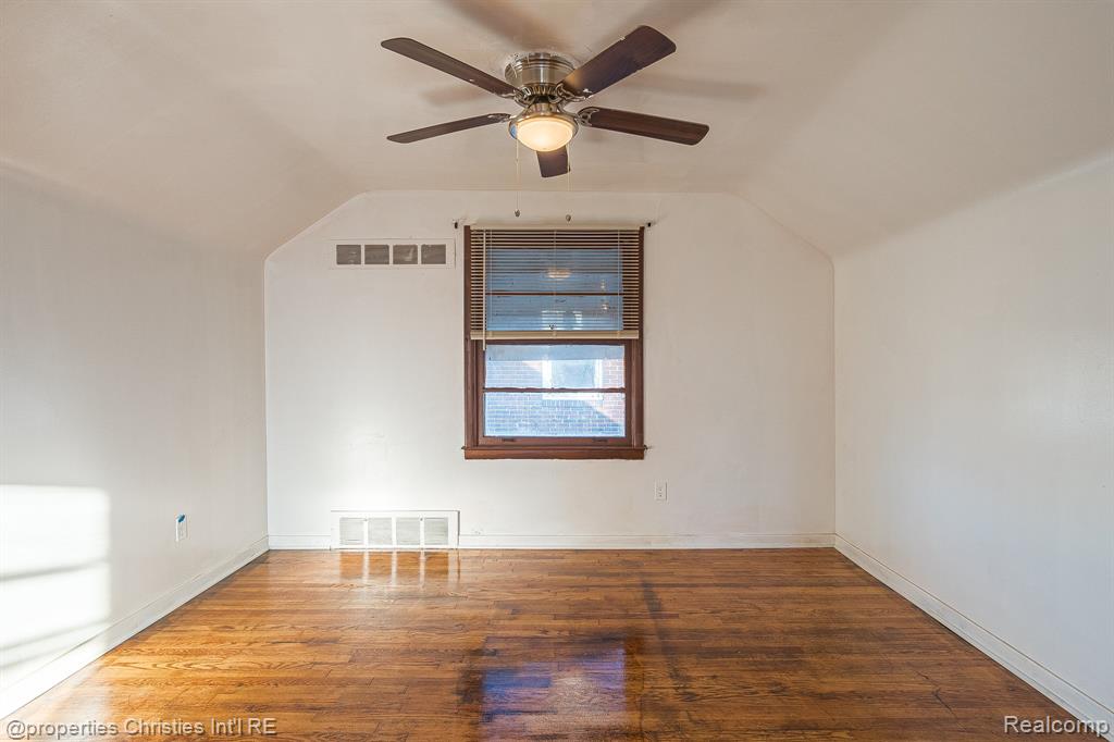 17902 Chester Street Property Photo 28