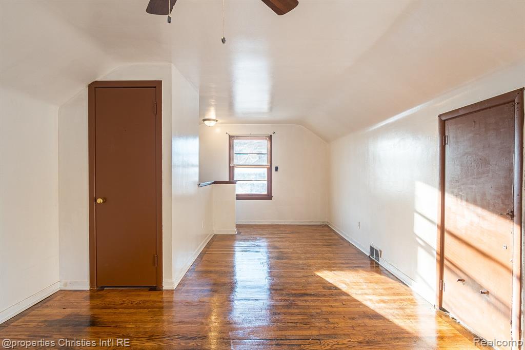17902 Chester Street Property Photo 29