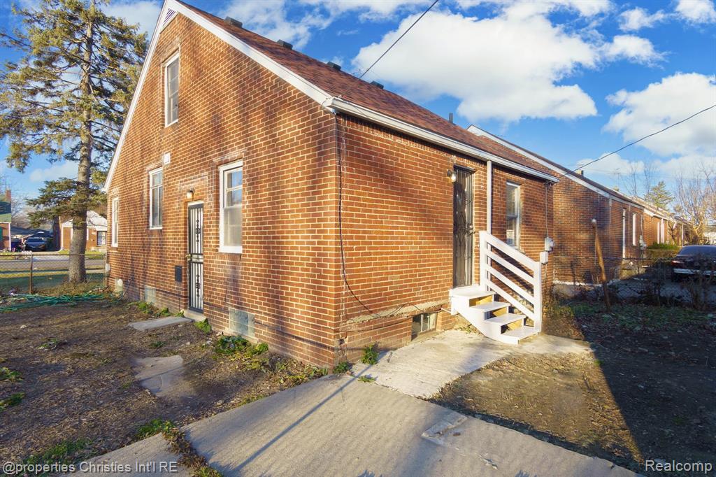 17902 Chester Street Property Photo 31