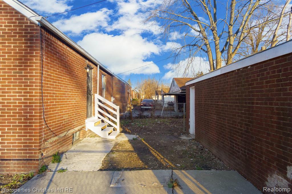 17902 Chester Street Property Photo 32