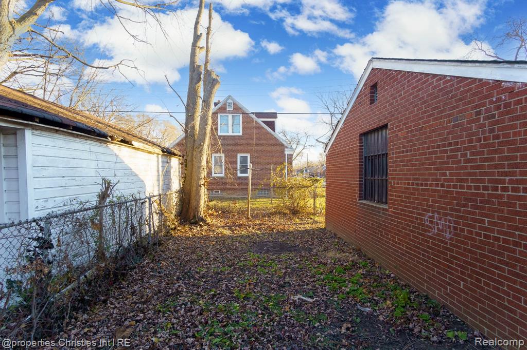 17902 Chester Street Property Photo 33