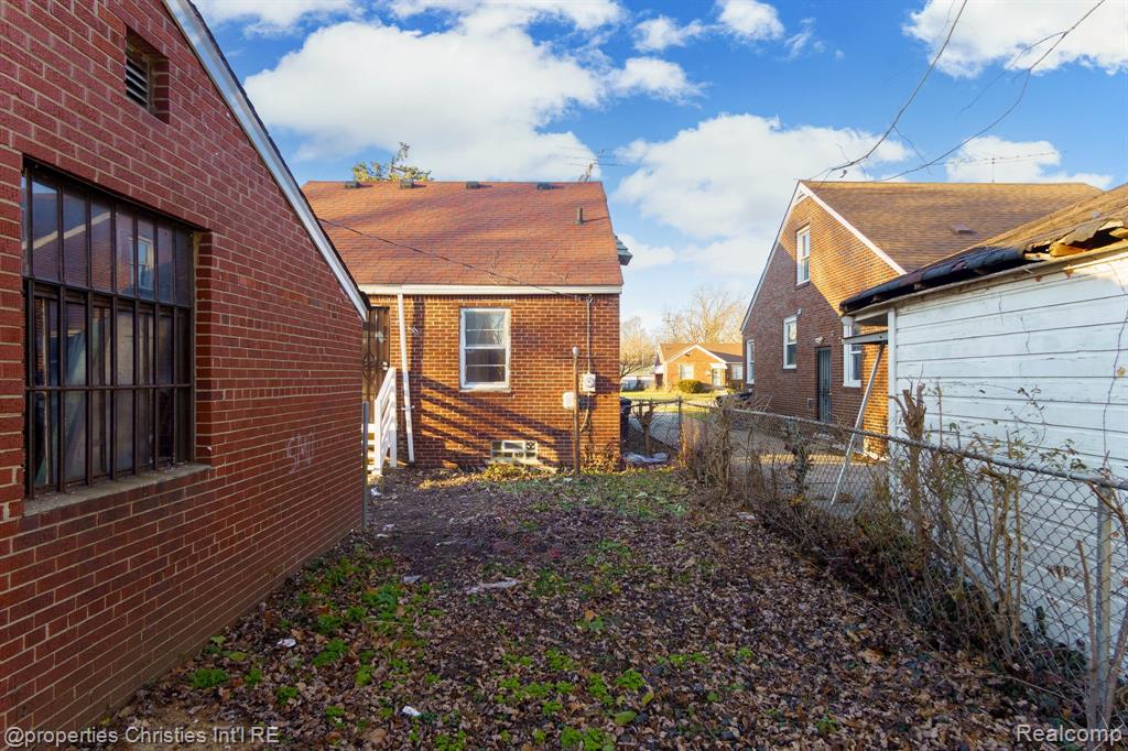17902 Chester Street Property Photo 34
