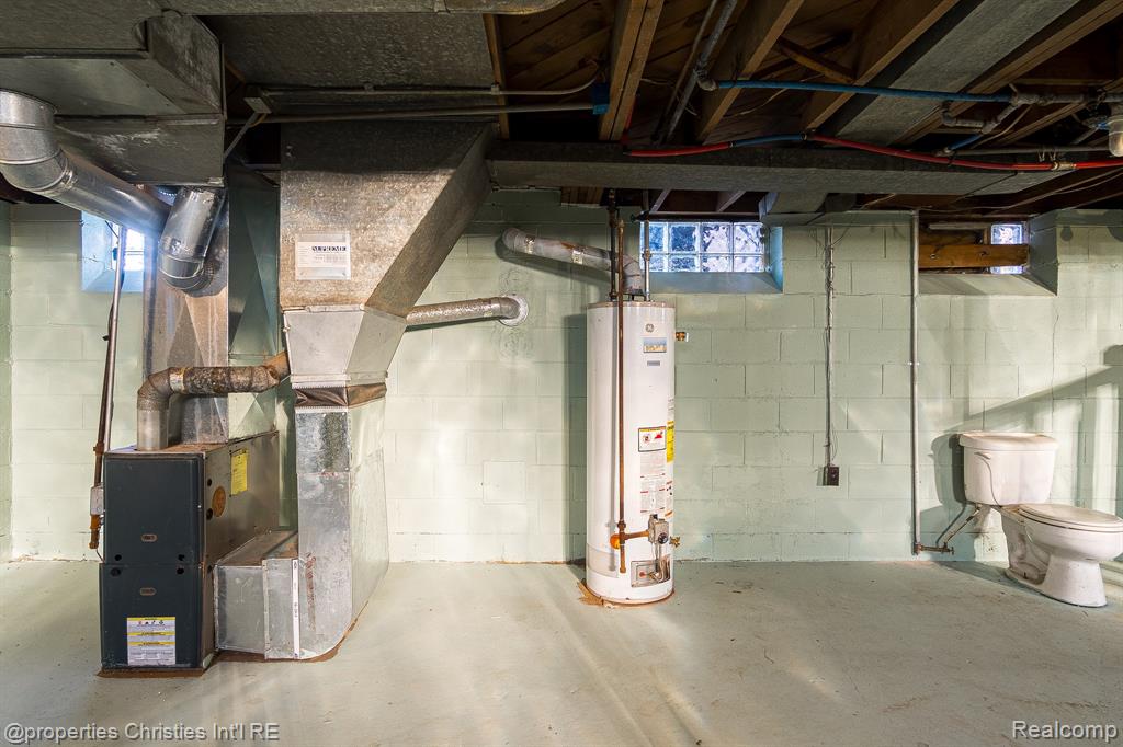 17902 Chester Street Property Photo 36