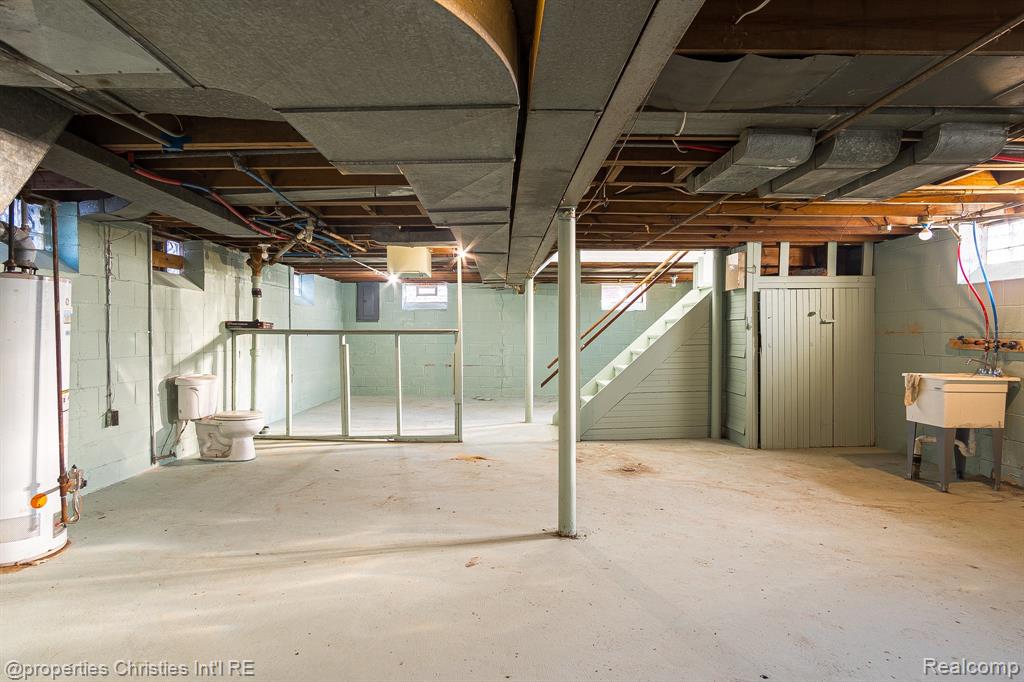 17902 Chester Street Property Photo 37