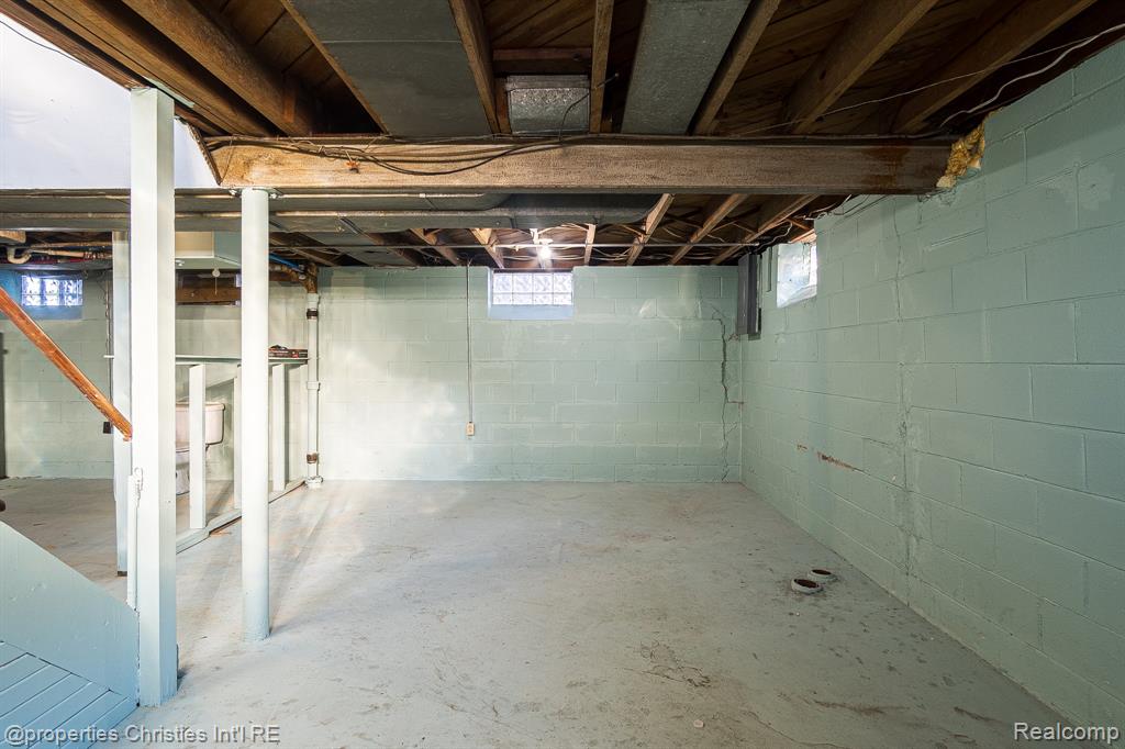 17902 Chester Street Property Photo 38