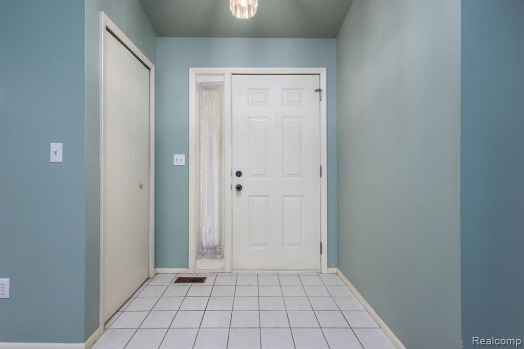 19249 Parkville Street Property Photo 4