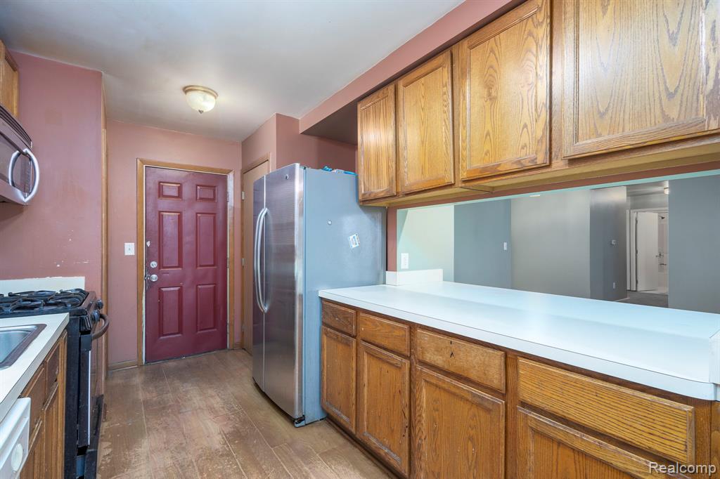 19249 Parkville Street Property Photo 8