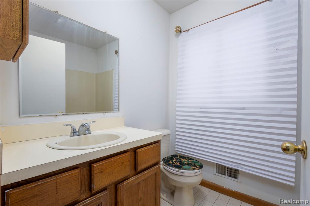 19249 Parkville Street Property Photo 12