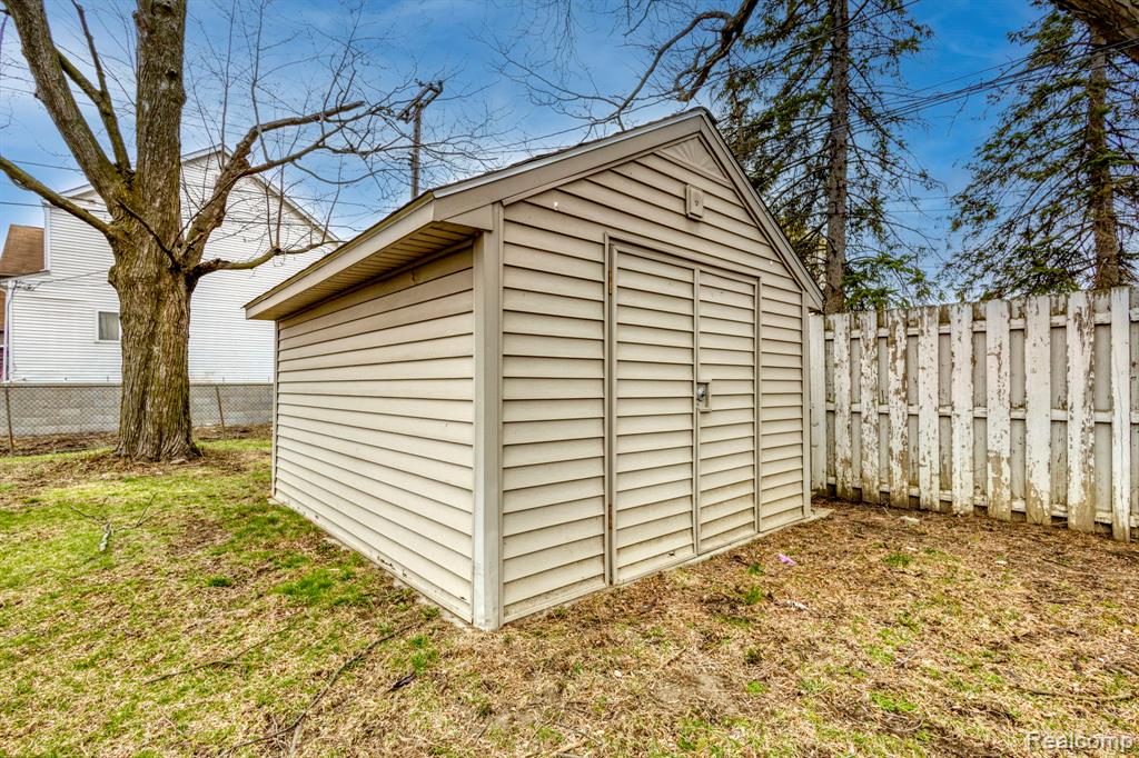 19249 Parkville Street Property Photo 16