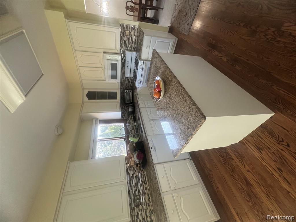 21589 Hunter Circle Property Photo 24