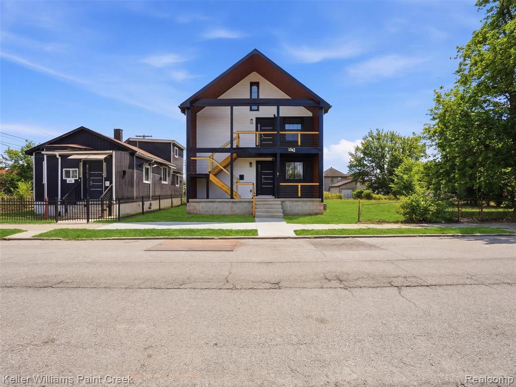 1541 Elm Street Property Photo 3