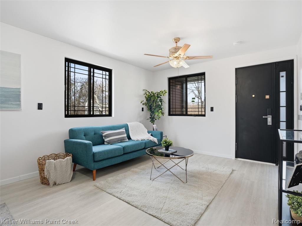 1541 Elm Street Property Photo 5