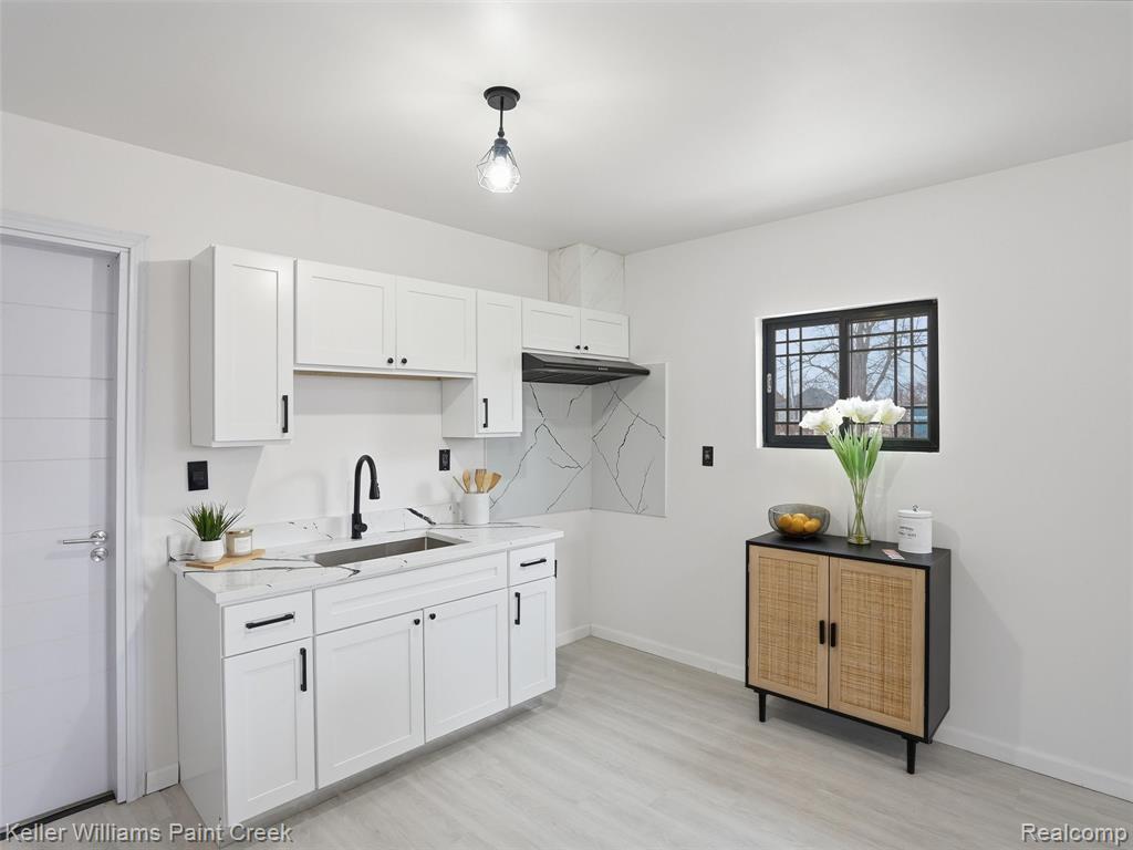 1541 Elm Street Property Photo 8