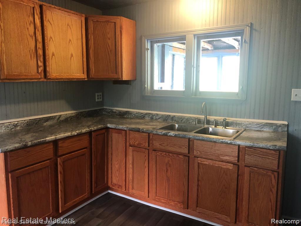 7627 Lapeer Road Property Photo 5