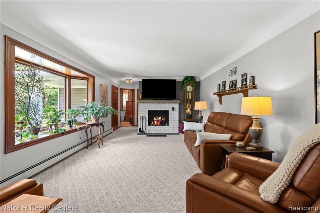 1785 Middle Road Property Photo 8