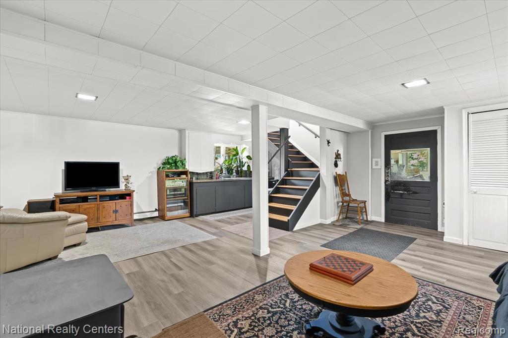 1785 Middle Road Property Photo 22