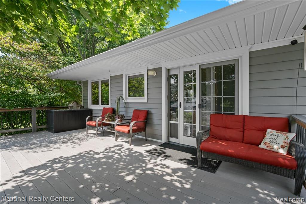 1785 Middle Road Property Photo 32