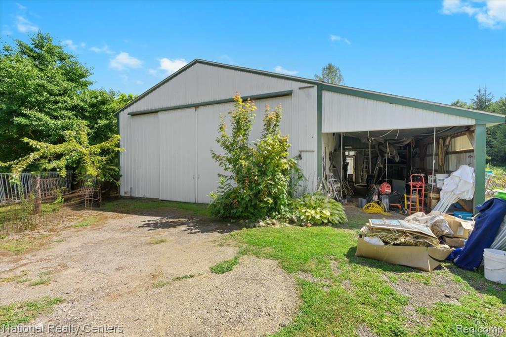 1785 Middle Road Property Photo 34