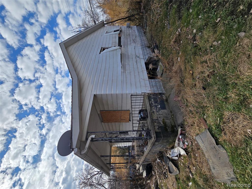 17325 Barlow Street Property Photo 6