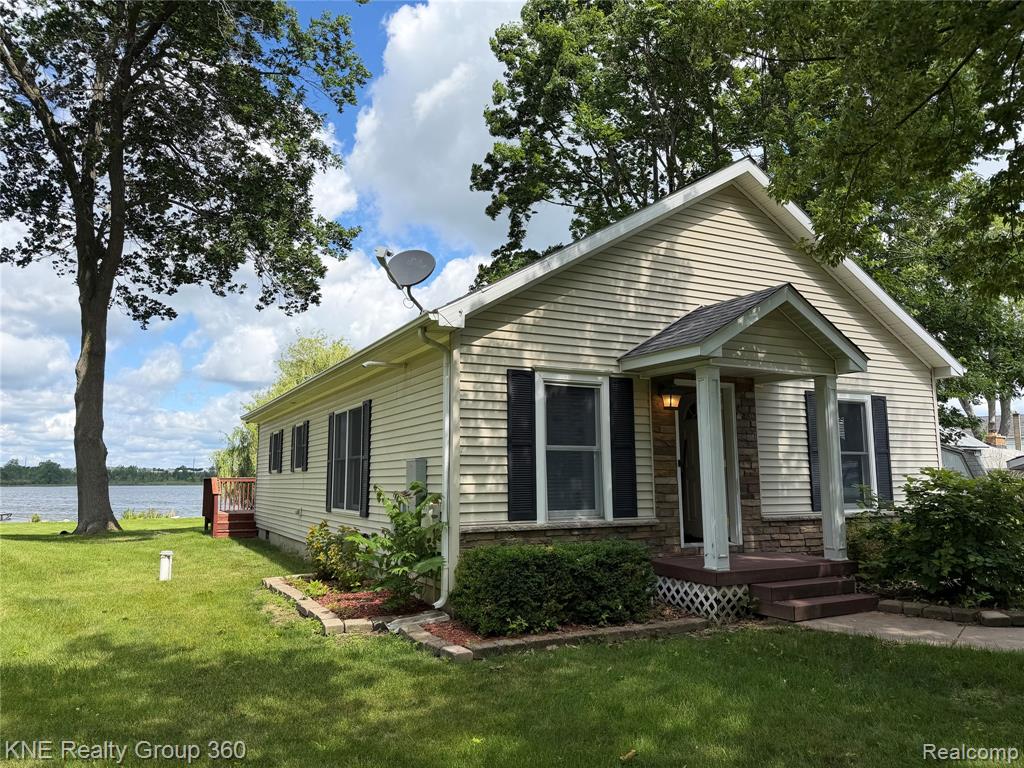 1525 Shoreline Drive Property Photo 1
