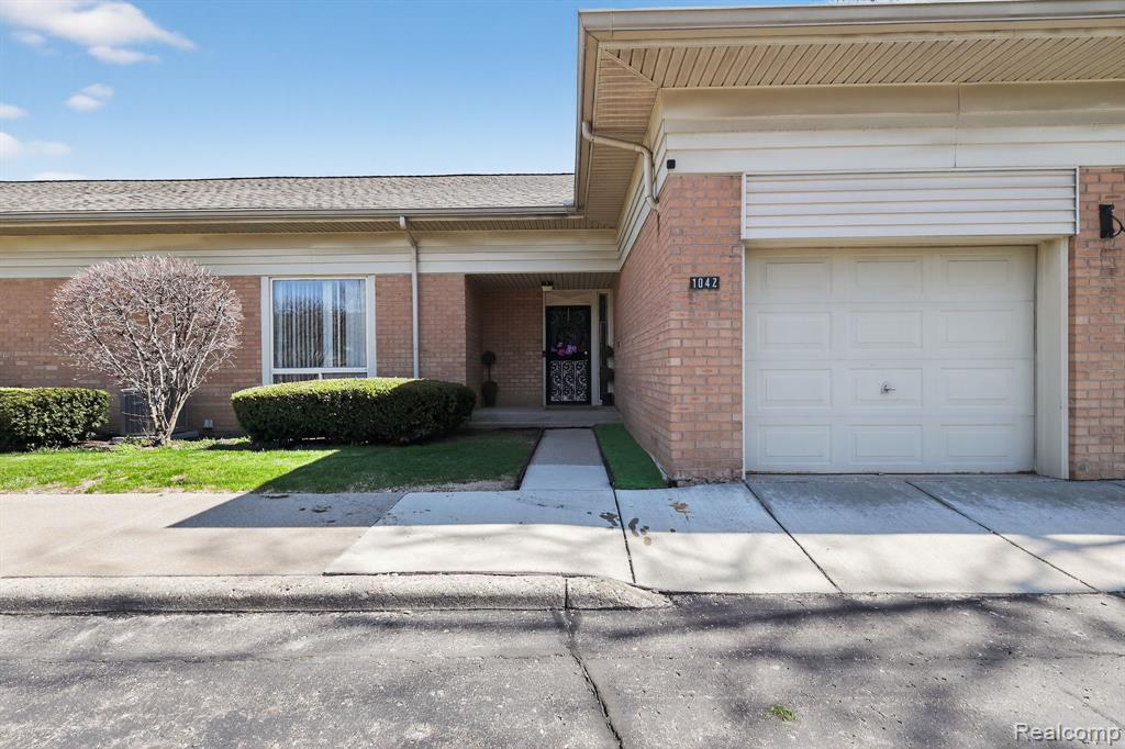 1042 Trevor Place Property Photo 1