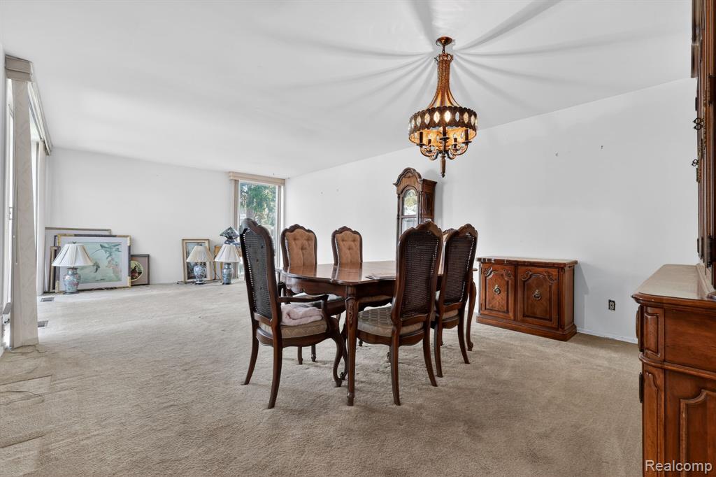 1042 Trevor Place Property Photo 5