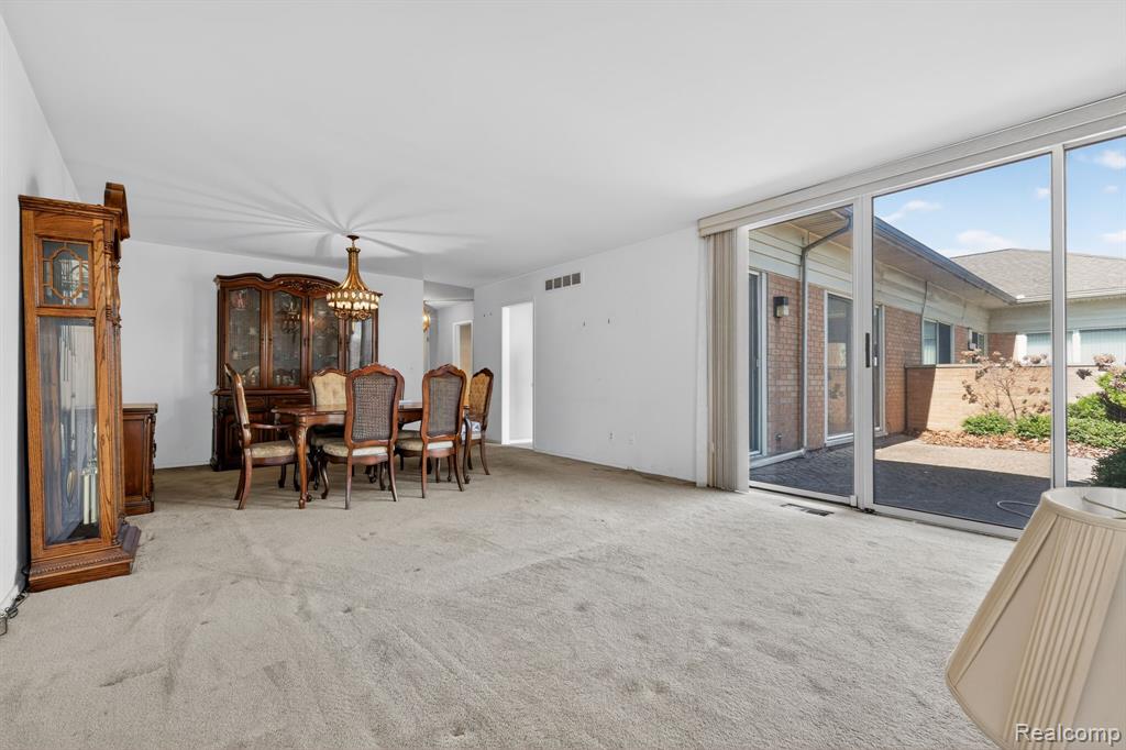 1042 Trevor Place Property Photo 6