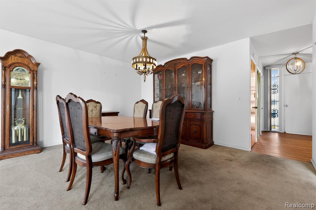 1042 Trevor Place Property Photo 7