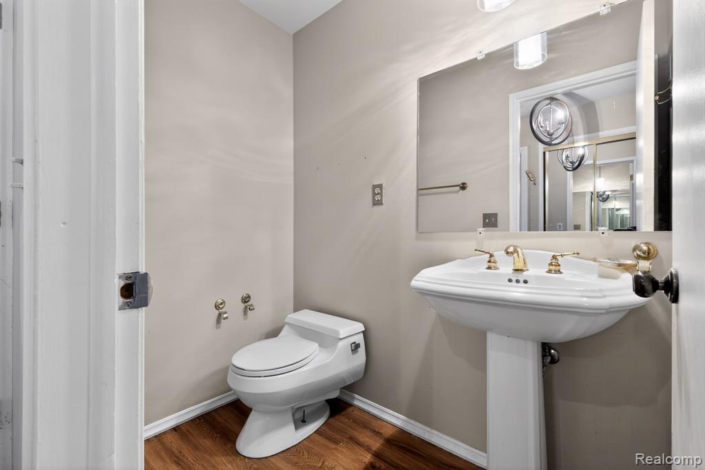 1042 Trevor Place Property Photo 10