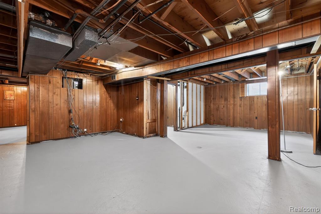 1042 Trevor Place Property Photo 17