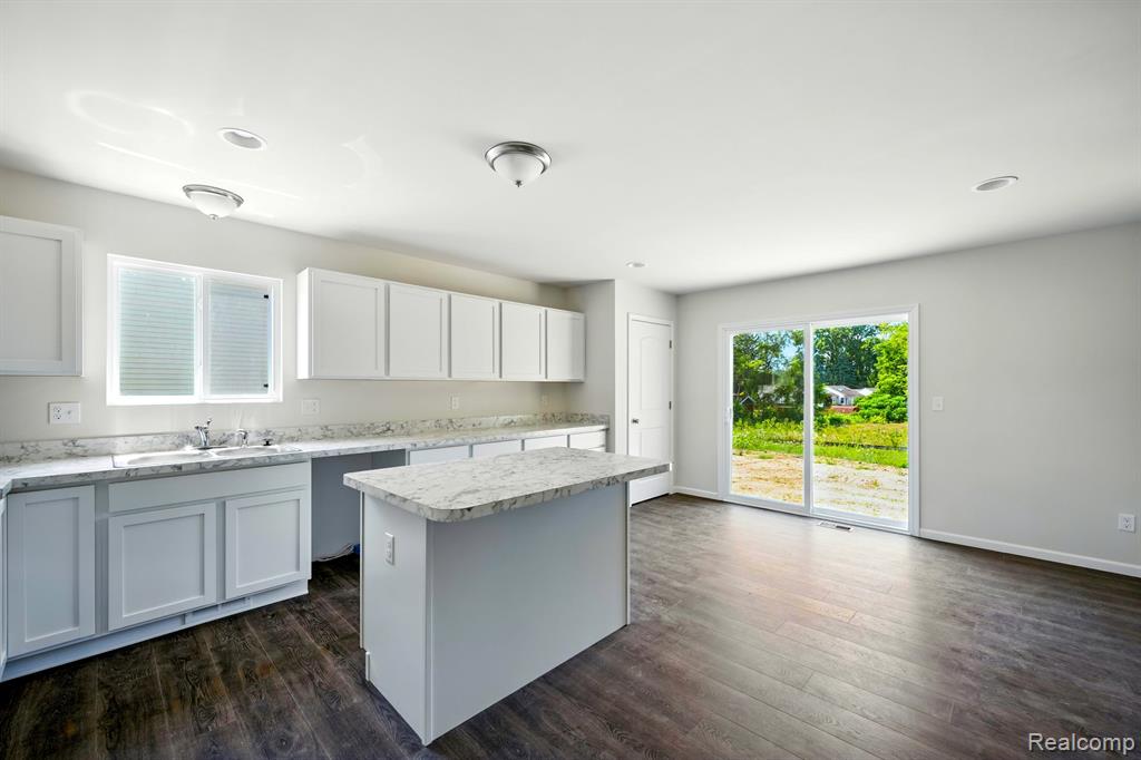 5744 Copper Tree Park Property Photo 10